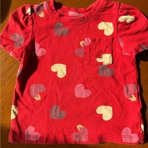 GAP Red Heart Pattern Kids Short sleeve Tee Size 18-24 Months - 100% Cotton